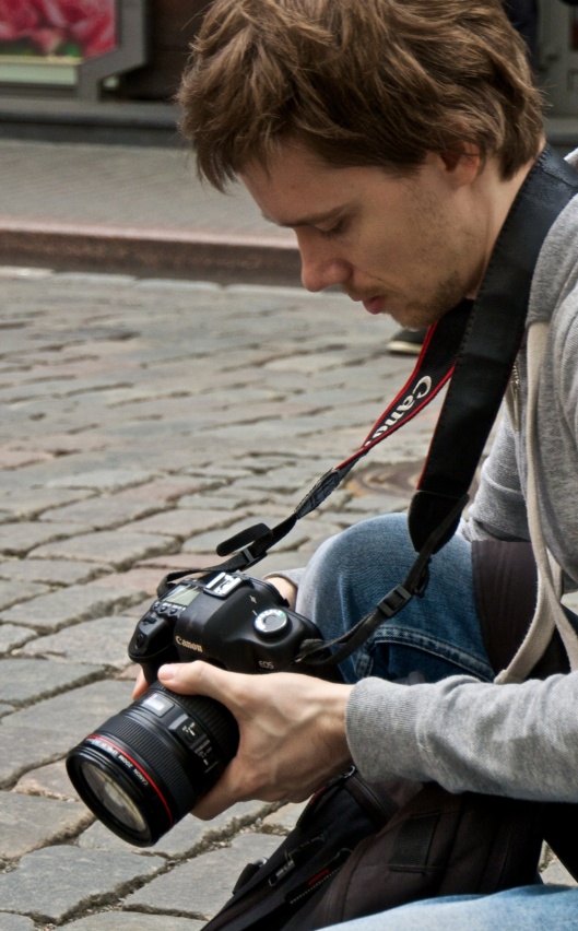 Canon DSLR without a lenshood